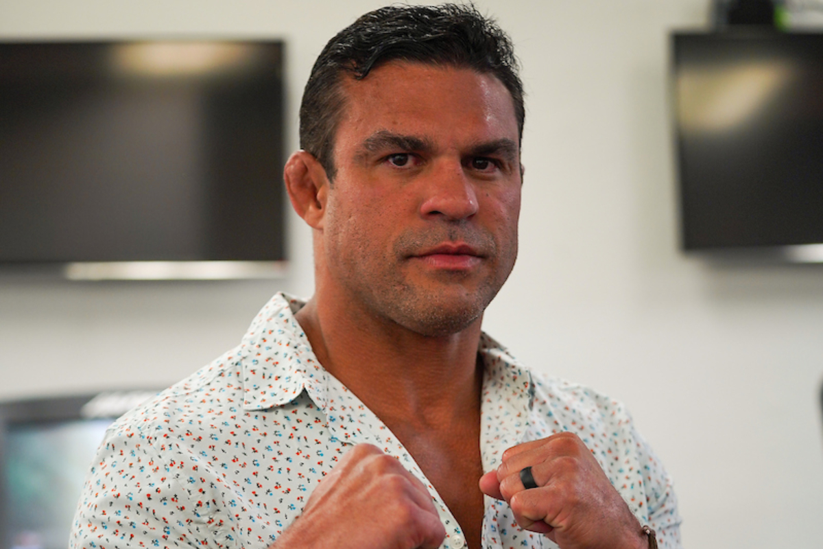 Vitor Belfort nos bastidores do evento liderado por Floyd Mayweather e Logan Paul.