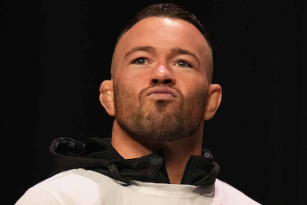 Colby Covington com seu rosto em destaque durante cerimônia do UFC