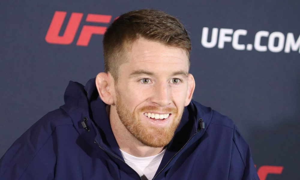 Cory Sandhagen sorridente durante um media day do UFC