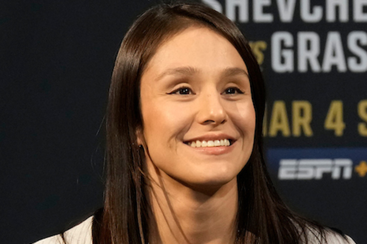 Alexa Grasso sugere local e data para revanche contra Valentina no UFC