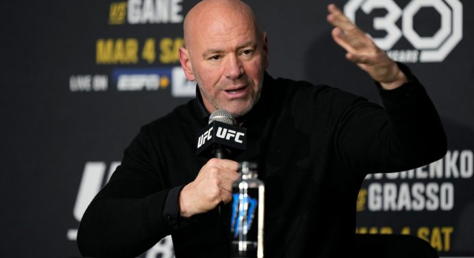 Dana White detona atletas do UFC 304 e veta aumento de bônus no futuro: “Nunca mais”