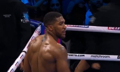 Anthony Joshua no ringue após a vitória sobre Jermaine Fraklin na O2 Arena, em Londres (ING).
