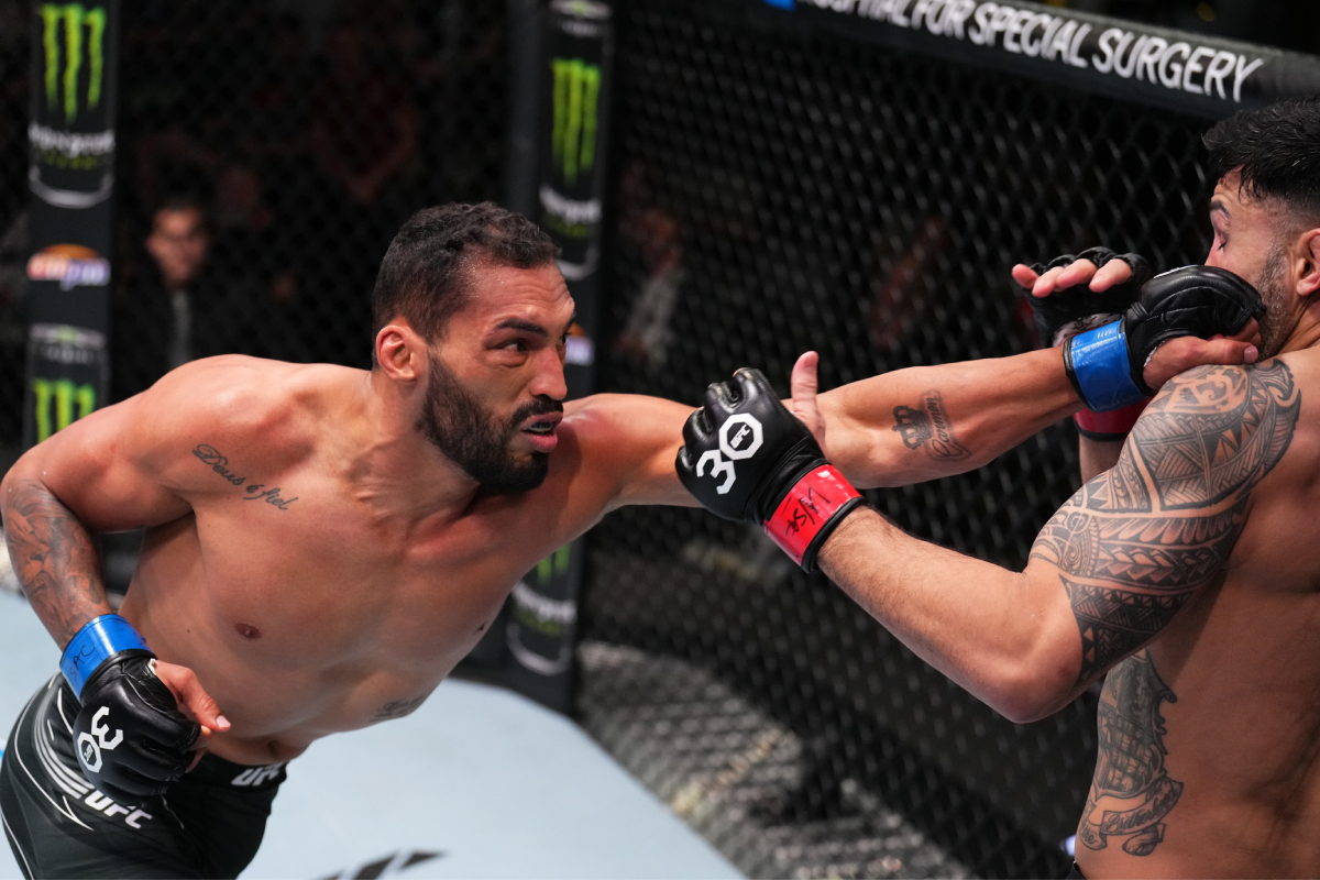 Bruno Blindado nocauteia Brad Tavares e volta a vencer no UFC