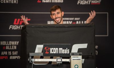 Matheus Nicolau brinca após precisar do biombo para bater o peso na pesagem do UFC Kansas City.