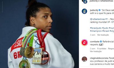 A judoca Rafaela Silva posa de quimono e com algumas de suas medalhas.