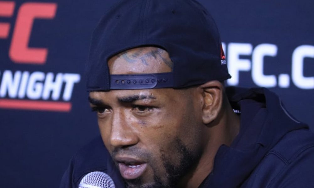 Bobby Green conversa com os jornalistas após lutar no UFC