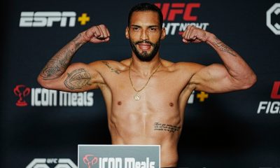 Bruno Blindado posa para fotos após cravar 84.3 kg na balança do UFC