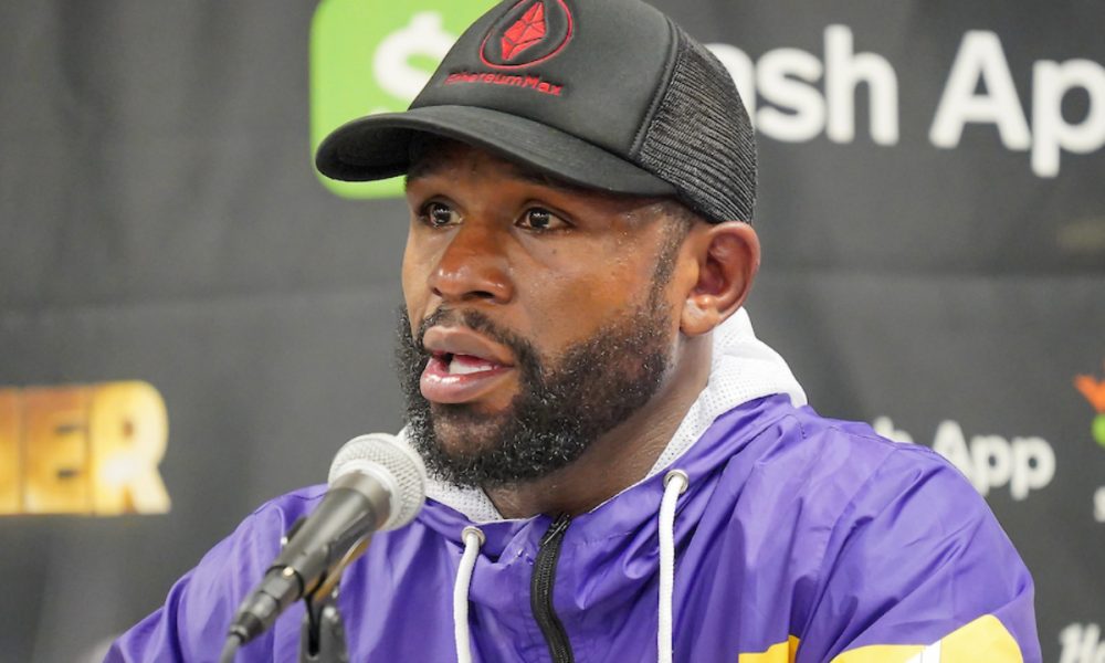 Floyd Mayweather em coletiva de imprensa para promover luta de boxe