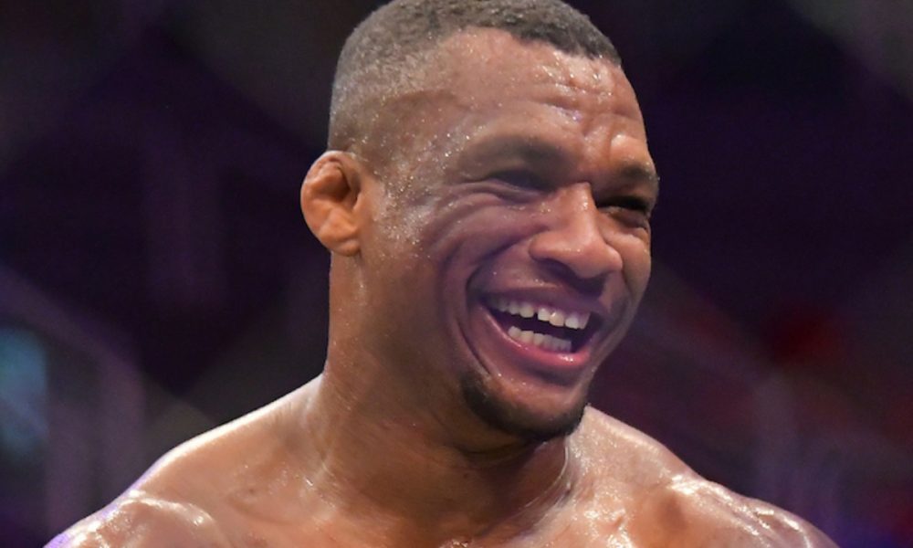 Jailton Malhadinho domina Shamil Abdurakhimov e conquista a vitória mais importante da carreira.