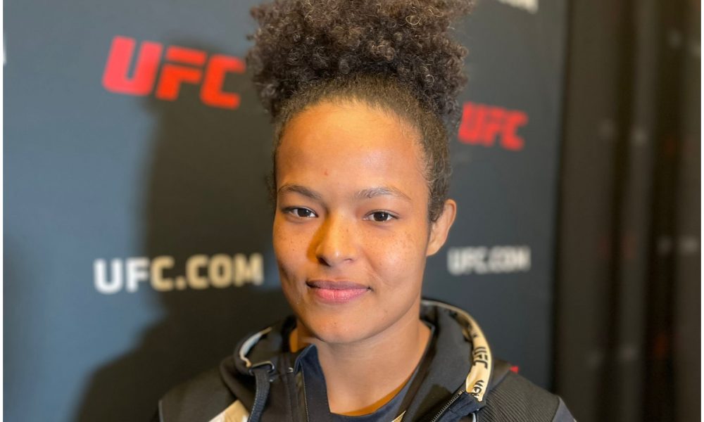 Karine Silva conversa com a imprensa durante o media day do UFC Vegas 71