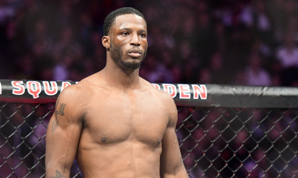 Karl Roberson momentos antes de entrar em ação no UFC 230