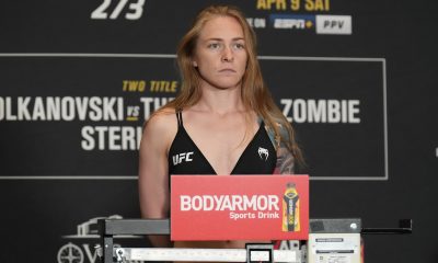 Kay Hansen durante a pesagem do UFC 273