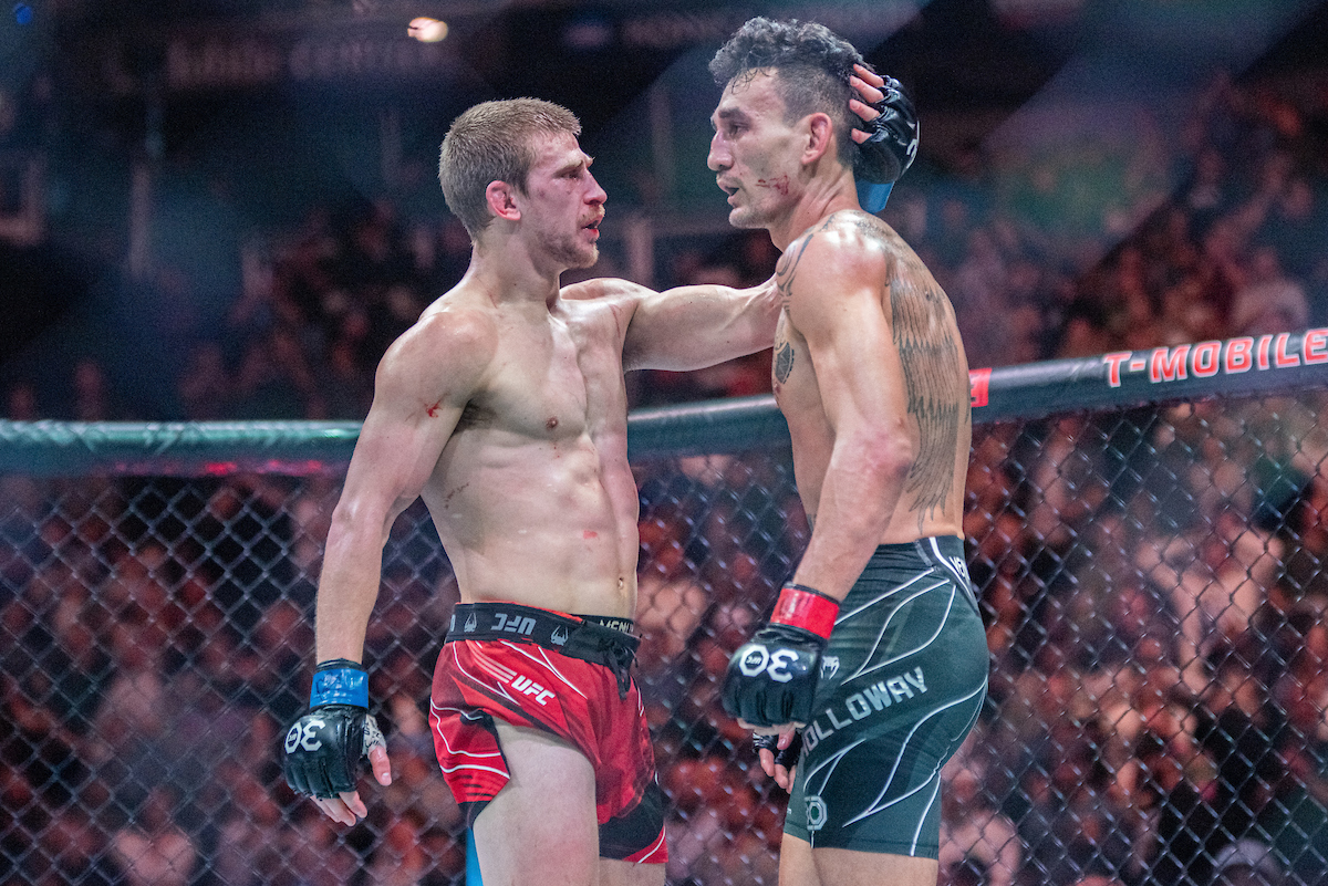 Max Holloway venceu Arnold Allen em luta de alto nível no UFC Kansas City