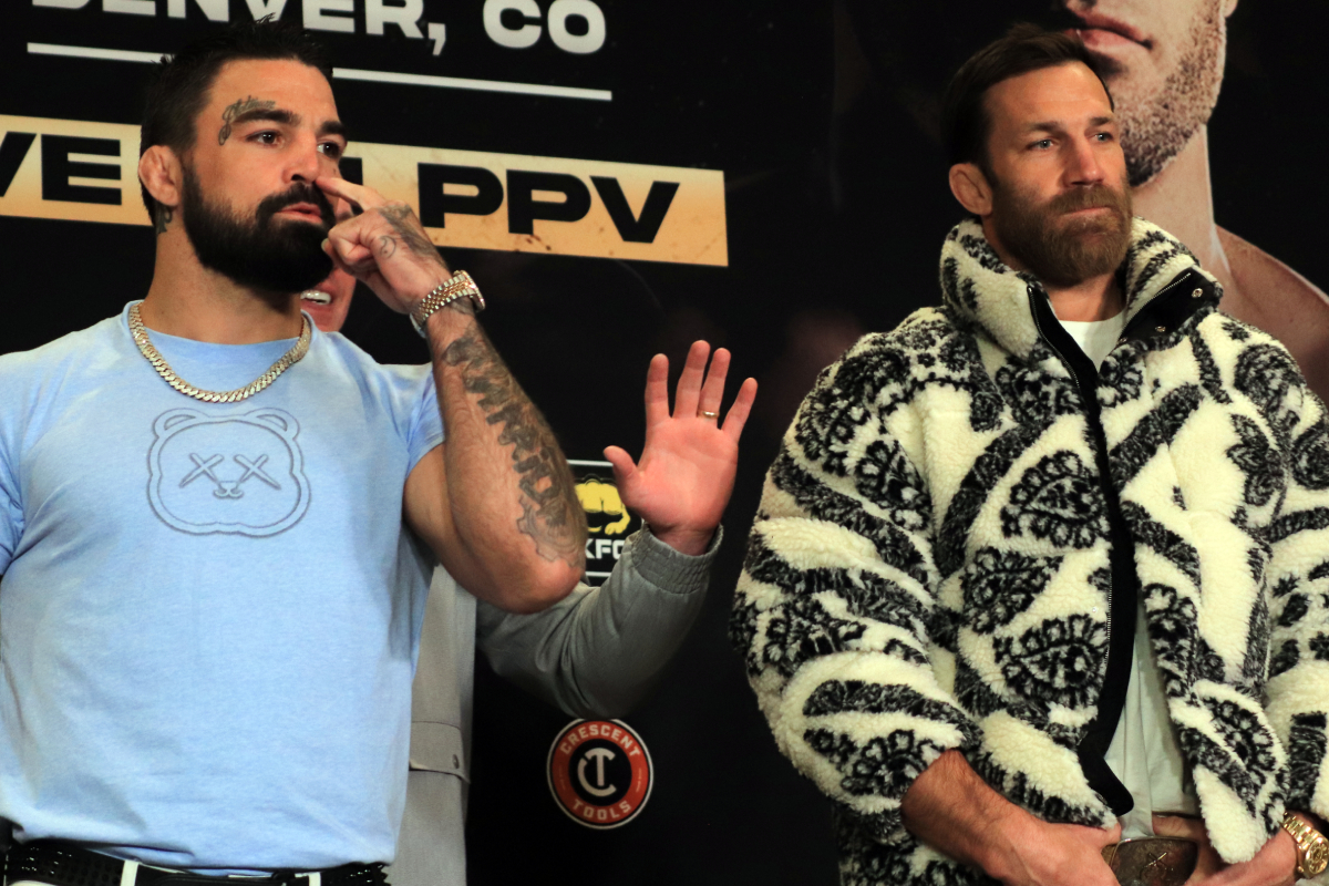 Mike Perry limpa o nariz em Rockhold durante encarada do Bare Knuckle; veja