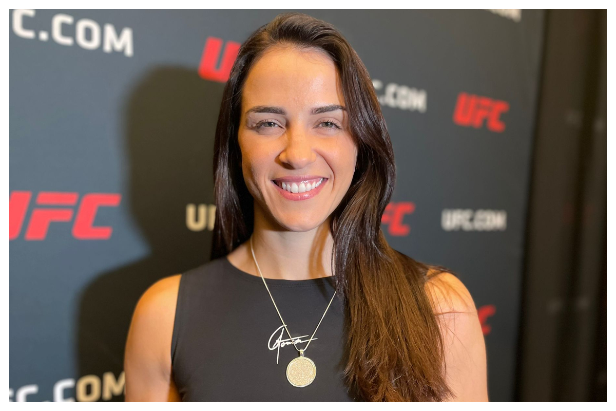Sorridente, Norma Dumont atende a imprensa durante o media day do UFC Vegas 71
