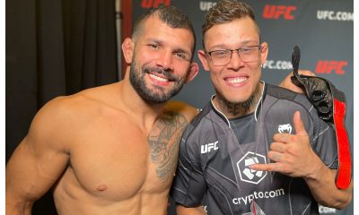 Rodolfo Vieira e Caio Borralho celebram o prêmio de bônus nos bastidores do UFC Vegas 72