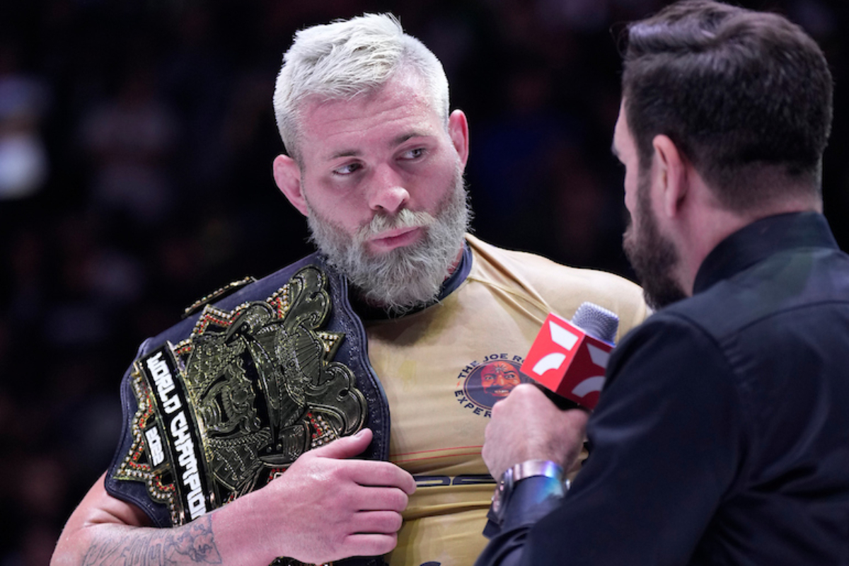 Gordon Ryan dá entrevista com o cinturão da superluta contra André Galvão do ADCC 2022.