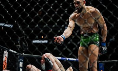 Johnny Walker oferece ajuda a Anthony Smith durante co-main event do UFC Charlotte.