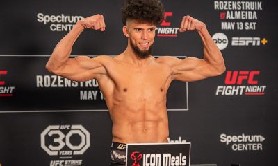 Johnny Walker posa após bater o peso e confirmar sua luta contra Anthony Smith no UFC Charlotte.