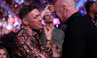 Dana White e Conor McGregor conversam durante a realização do UFC 285.
