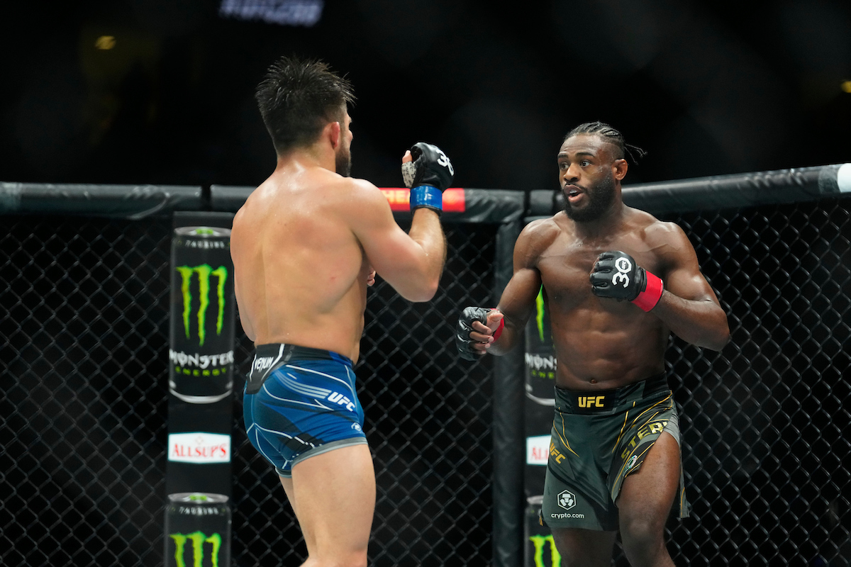 Aljamain Sterling defende cinturão dos galos ao vencer Henry Cejudo no UFC 288