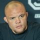 Anthony Smith responde perguntas de jornalistas no media day do UFC