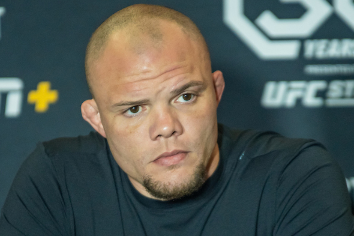 Anthony Smith sugere aposentadoria para Amanda Nunes: “Vá aproveitar a vida”
