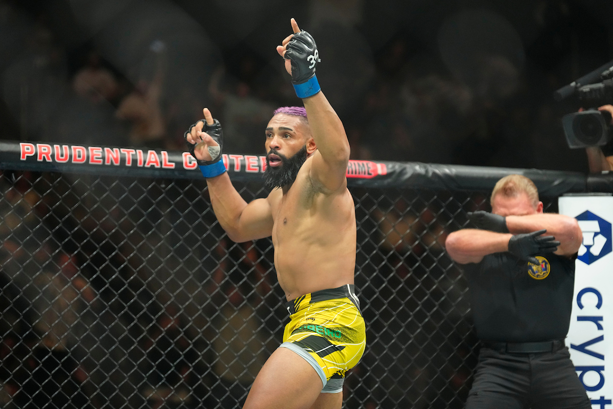 Claudio Ribeiro nocauteou Joseph Holmes no UFC 288