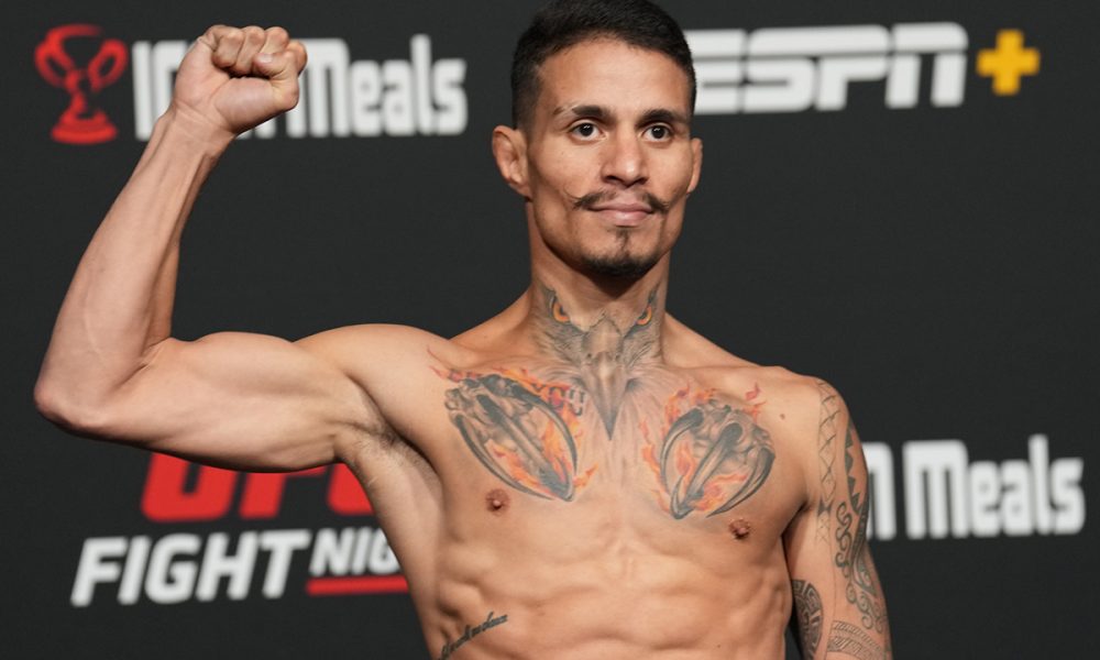 Felipe Cabocão sobe na balança e bate o peso para uma luta no UFC