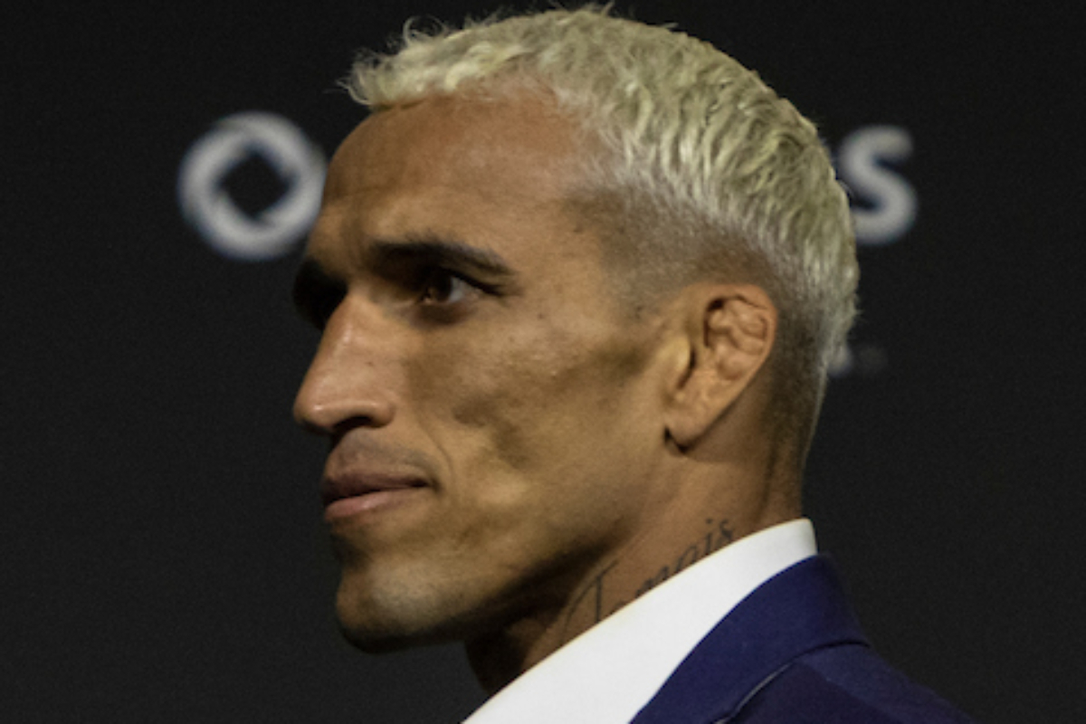 Charles mira posto de treinador ao lado de GSP em duelo entre Musk e Zuckerberg