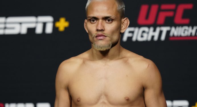 Após derrota no UFC Rio, Elves Brener enfrenta rival espanhol em card de Abu Dhabi
