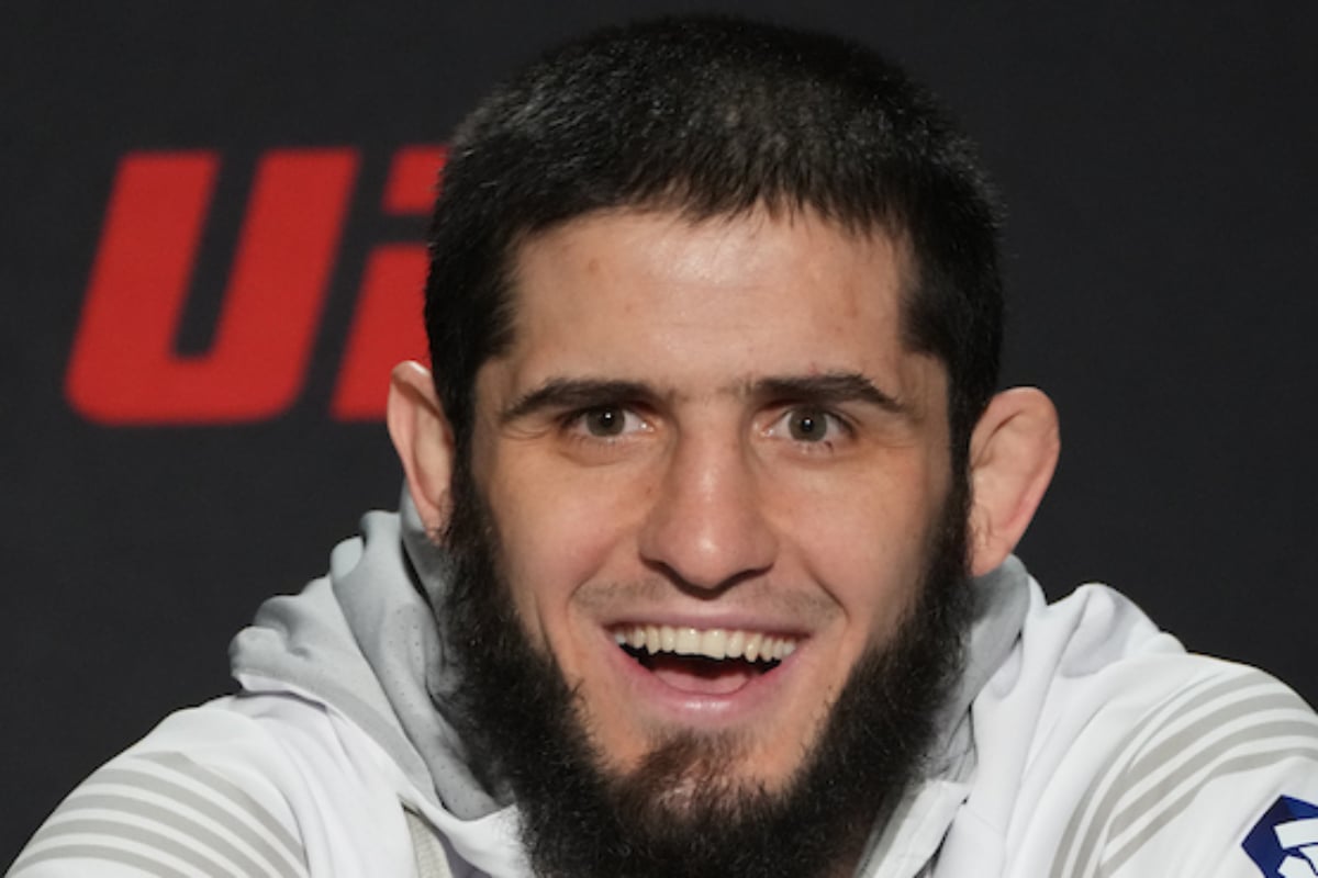 Islam Makhachev dá continuidade ao legado de Khabib Nurmagomedov e é campeão do peso-leve do UFC