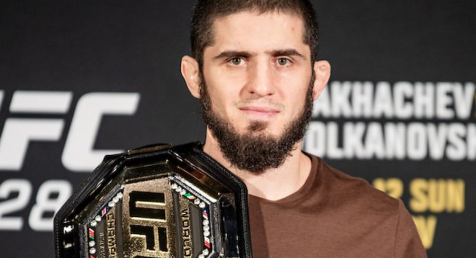 Cirurgia? Islam Makhachev revela que lesão pode adiar defesa de título no UFC