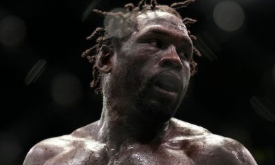 Jared Cannonier em ação durante confronto no UFC