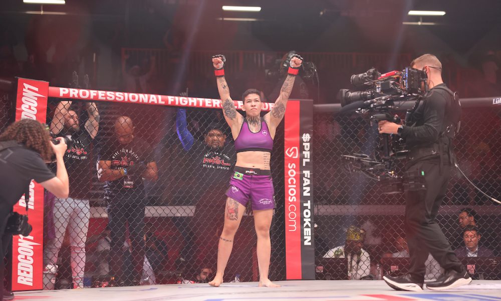 Larissa Pacheco em ação na temporada regular de 2023 da PFL