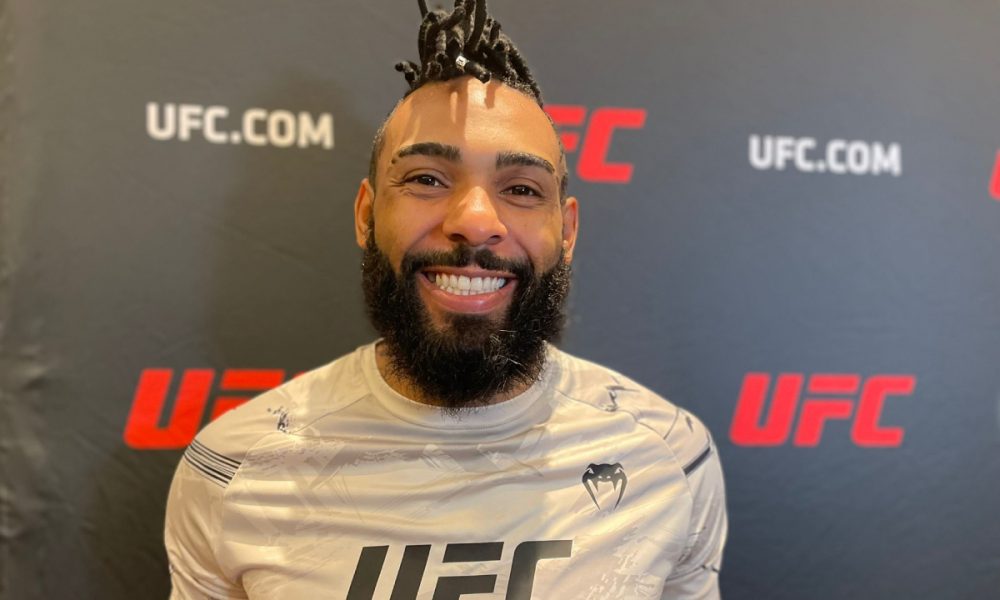 Claudio Ribeiro no media day do UFC 291.