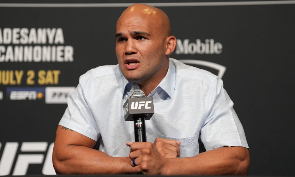 Robbie Lawler na coletiva de imprensa do UFC 276.