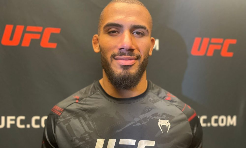 Vitor Petrino no media day do UFC 290.