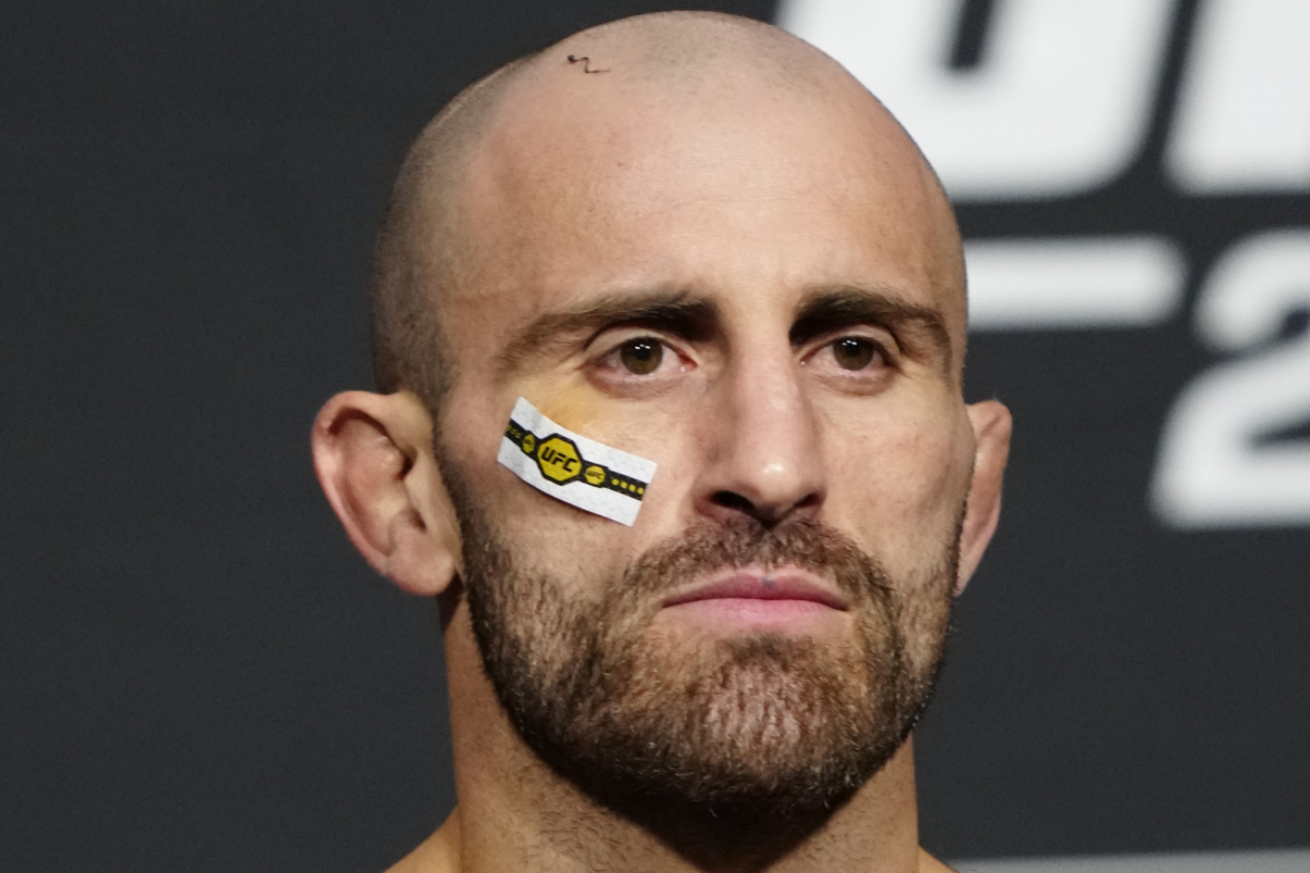 Alexander Volkanovski passa por cirurgia no braço; previsão de seis semanas fora