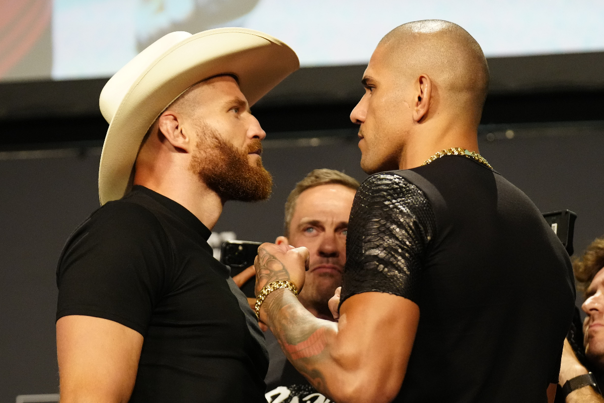 Blachowicz e Poatan ficam frente a frente na coletiva do UFC 291