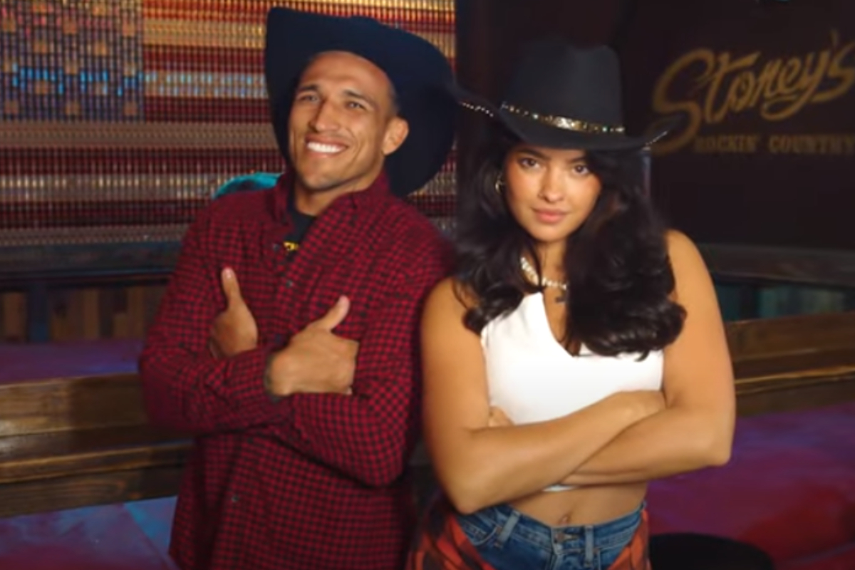 Cowboy, touro mecânico e dança! Do Bronx participa de desafio com youtuber; assista
