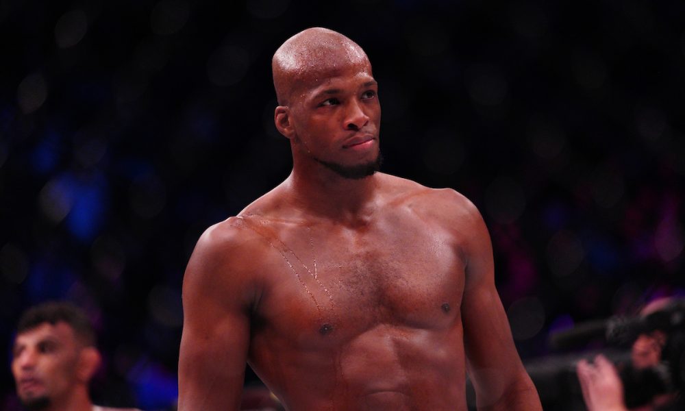Michael Page antes de entrar em ação no Bellator.