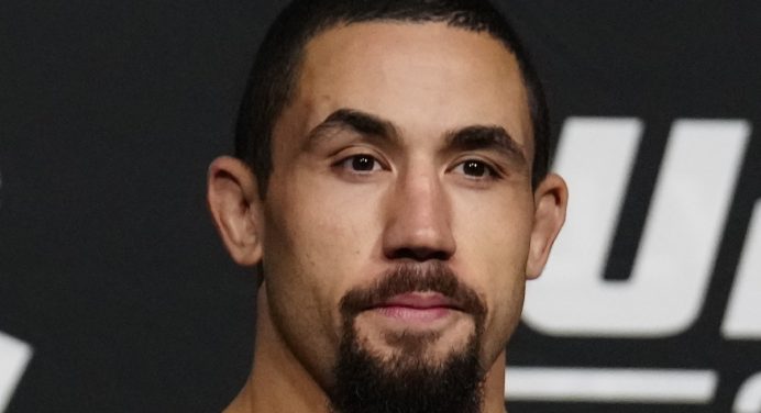 Robert Whittaker abre as portas para ser reserva de Du Plessis vs Adesanya no UFC 305