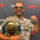 Com cinturão personalizado e colorido, Yair Rodriguez participa do media day do UFC 290