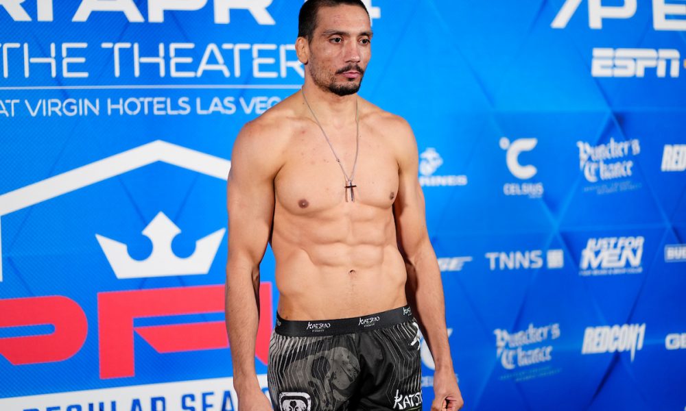 Carlos Leal na pesagem da PFL.