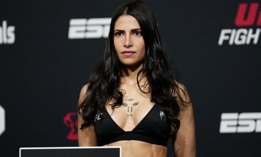 Polyana Viana na pesagem oficial do UFC Vegas 78.