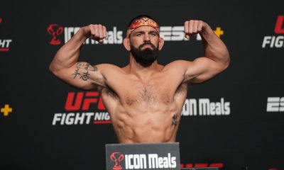 Com um adereço na testa, Andre Petroski passa pela balança do UFC