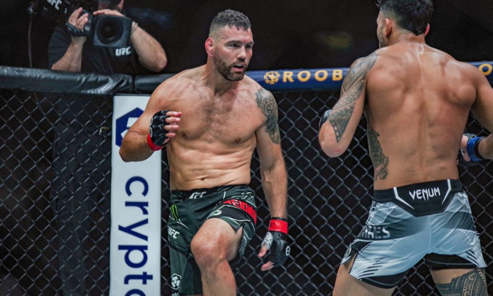 Chris Weidman perdeu para Brad Tavares em seu retorno ao UFC