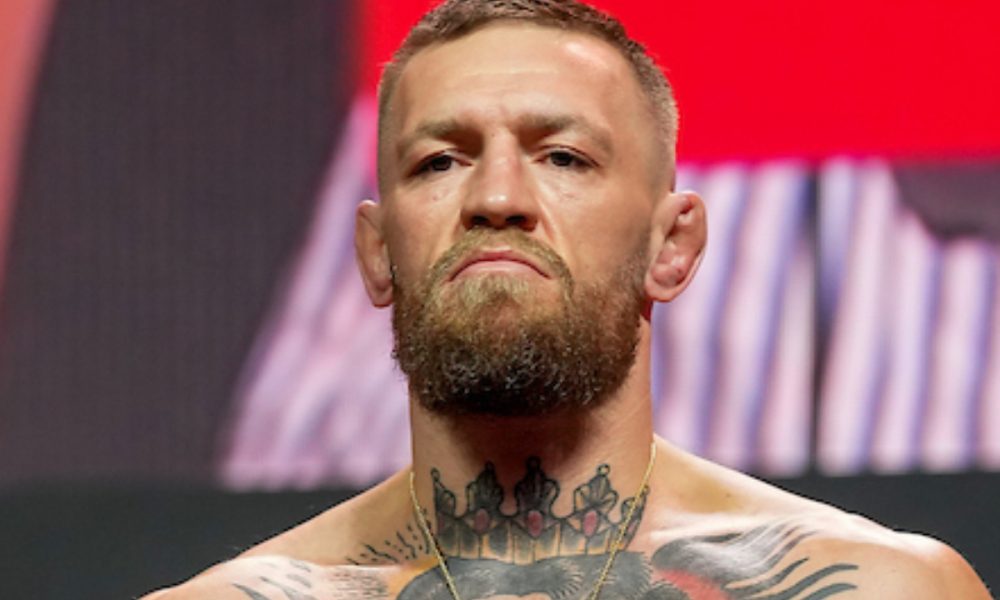 Conor McGregor é ex-campeão do peso-pena e do peso-leve do UFC