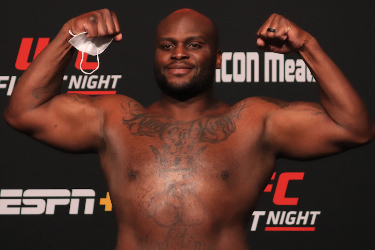 Derrick Lewis passa pela balança antes de duelo no UFC